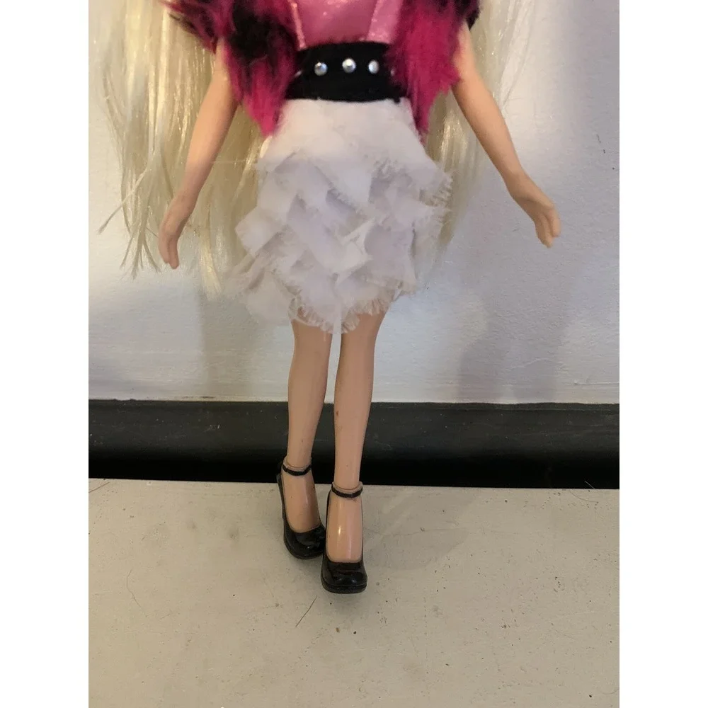 MGA 2012 Bratz Fashion Stylistz Pack Cloe Doll‎ HTF! Earrings, Dress, Heels